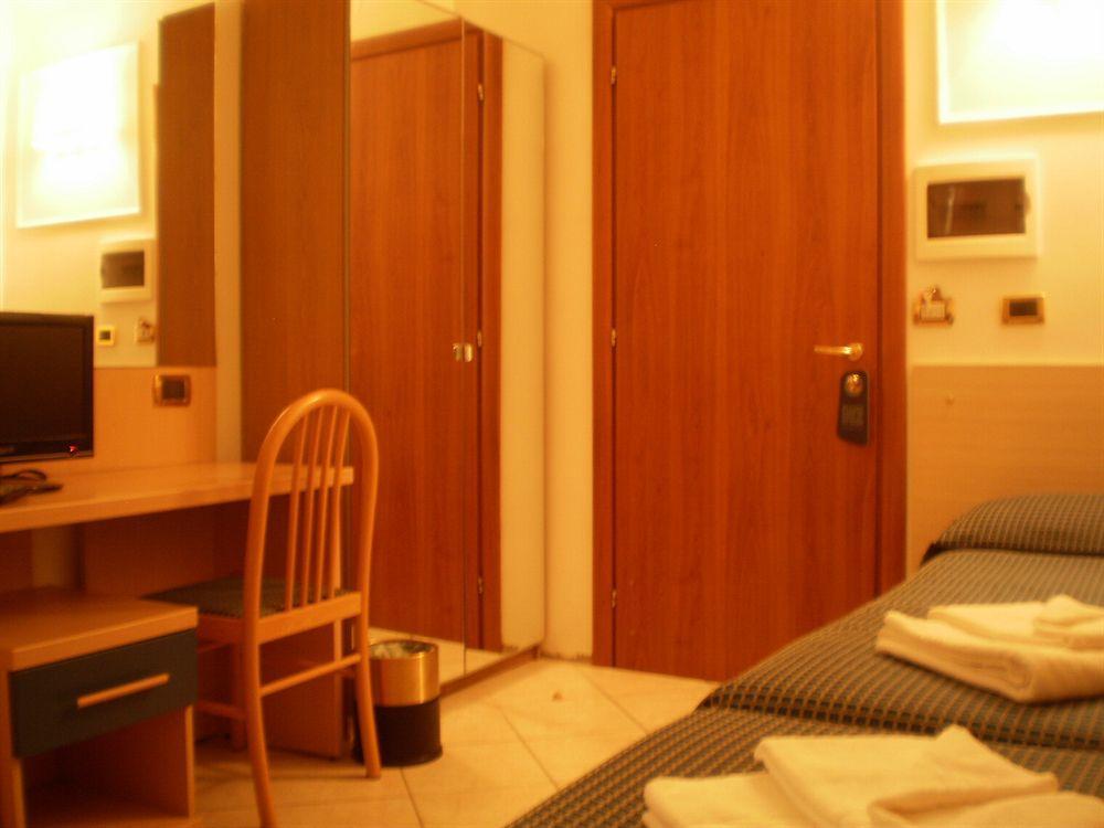 Citta Eterna Pensión 2*